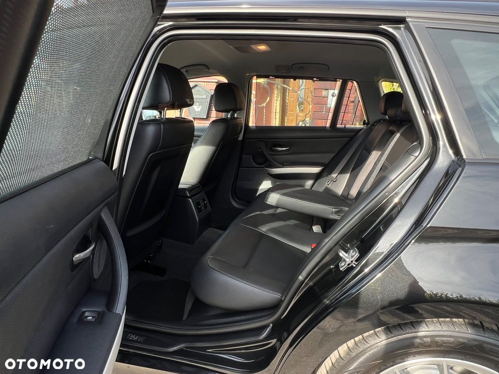 BMW Seria 3 318d DPF Edition Sport - 28