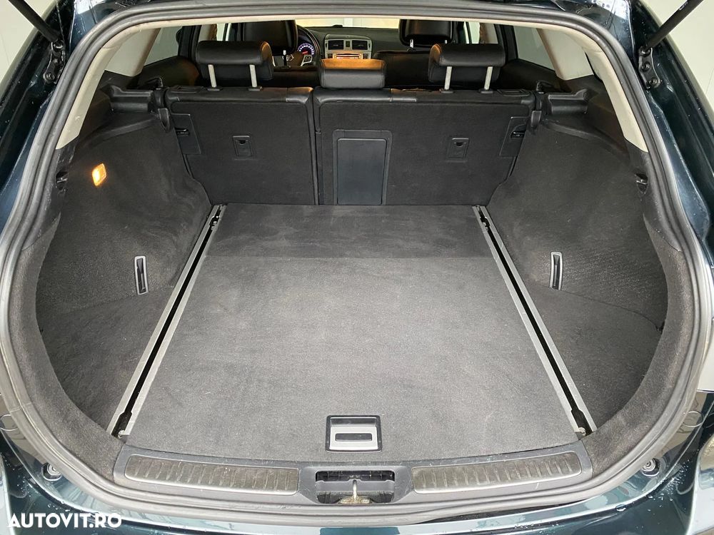 Toyota Avensis Combi 2.0 D-4D - 25