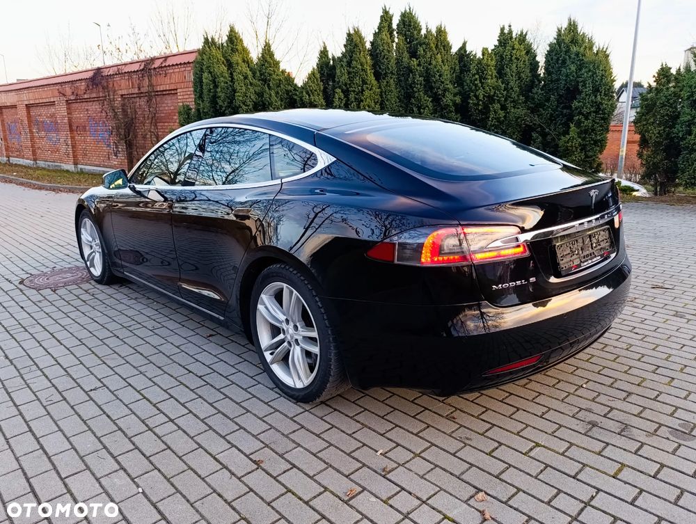 Tesla Model S - 14