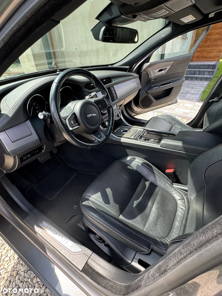Jaguar XF 2.0 i4D AWD R-Sport - 9