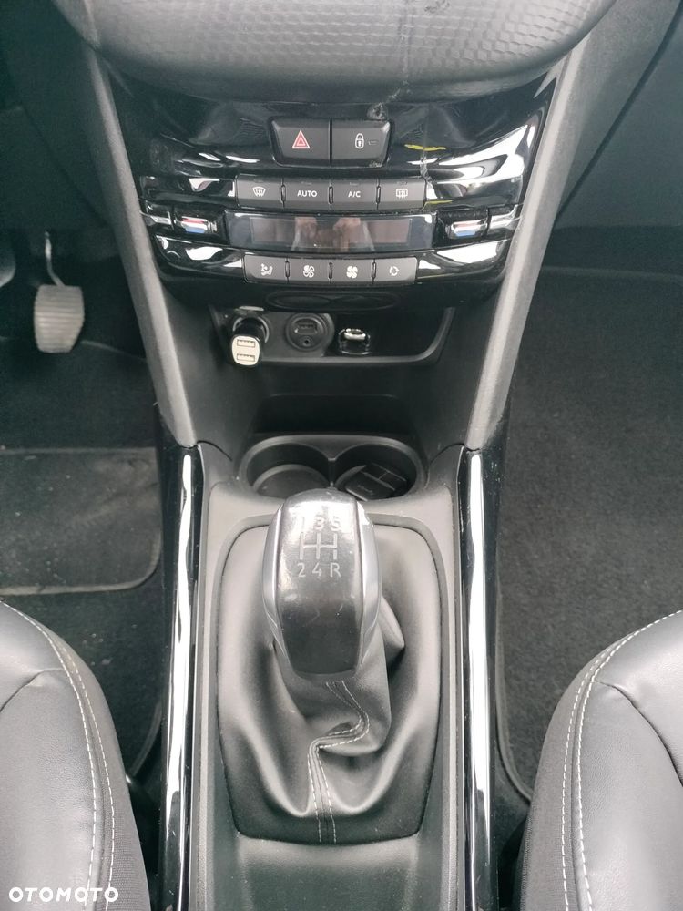 Peugeot 2008 1.6 BlueHDi Style - 10