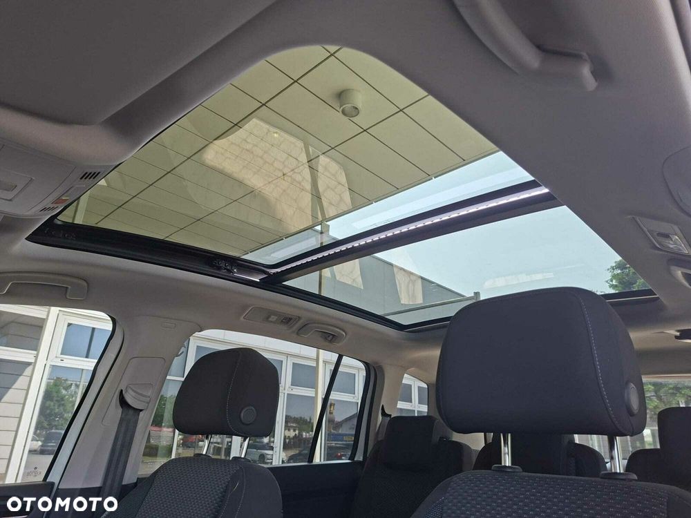 Volkswagen Touran - 21