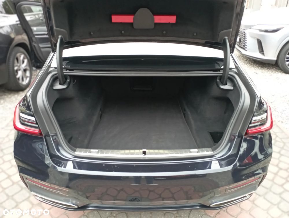 BMW Seria 7 750i xDrive - 40