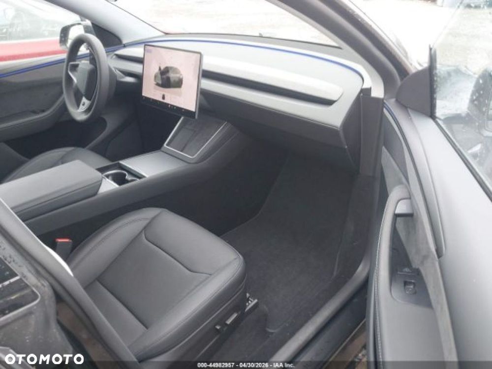 Tesla Model Y - 9