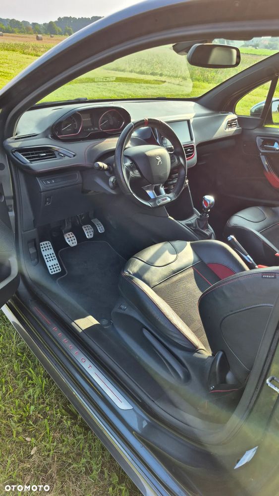Peugeot 208 GTI 200 THP - 11