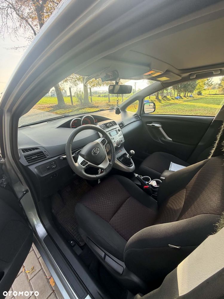 Toyota Verso 2010 photo 5