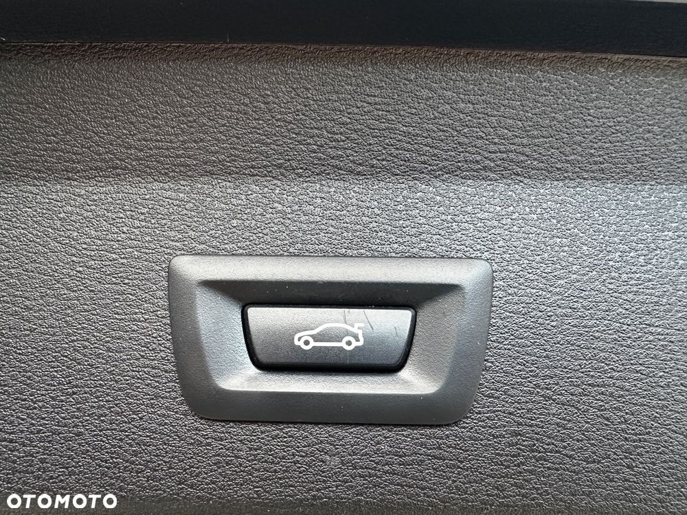 BMW X1 xDrive20i Sport Line - 34