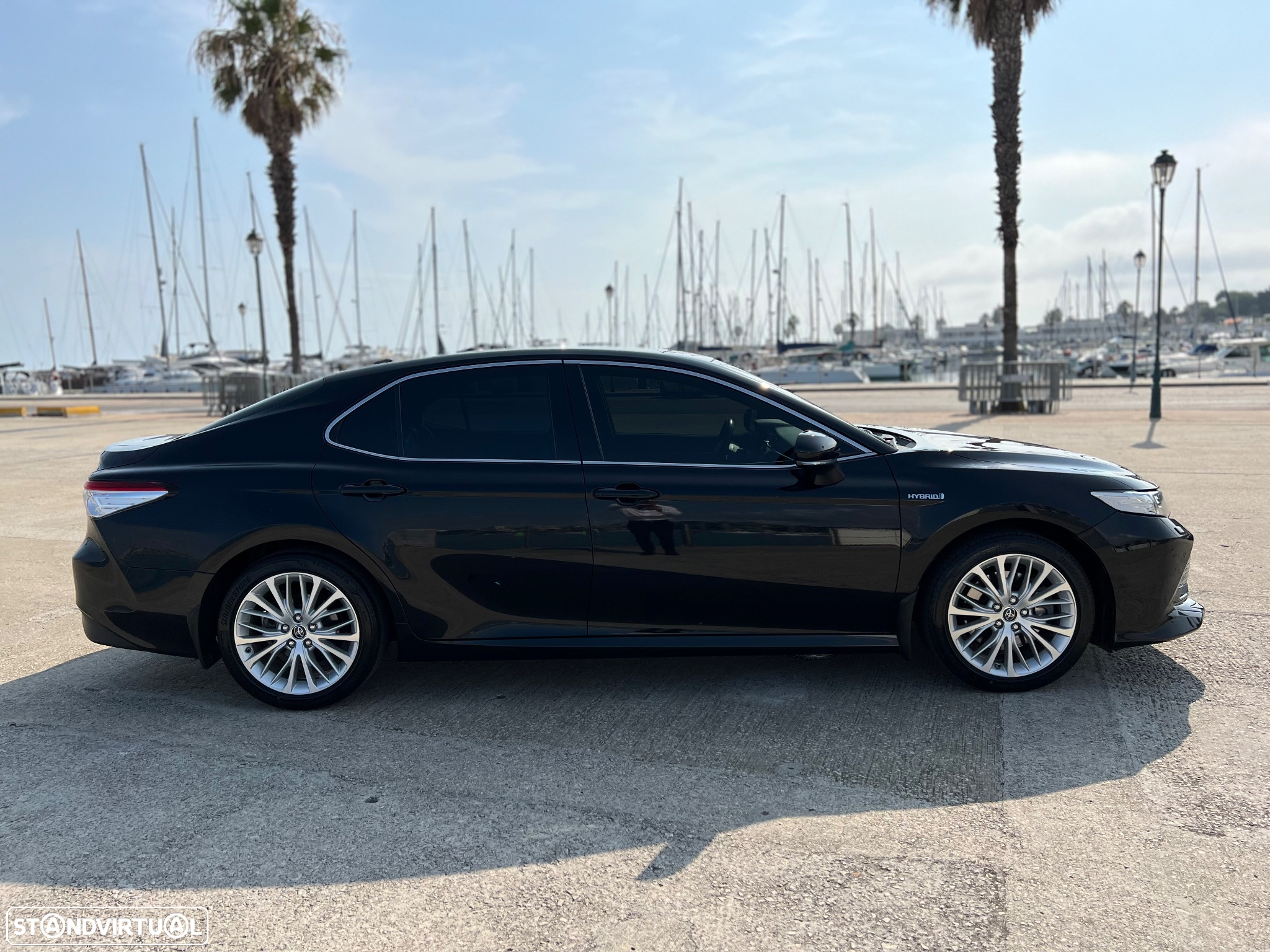 Toyota Camry 2.5 Hybrid Luxury - 2