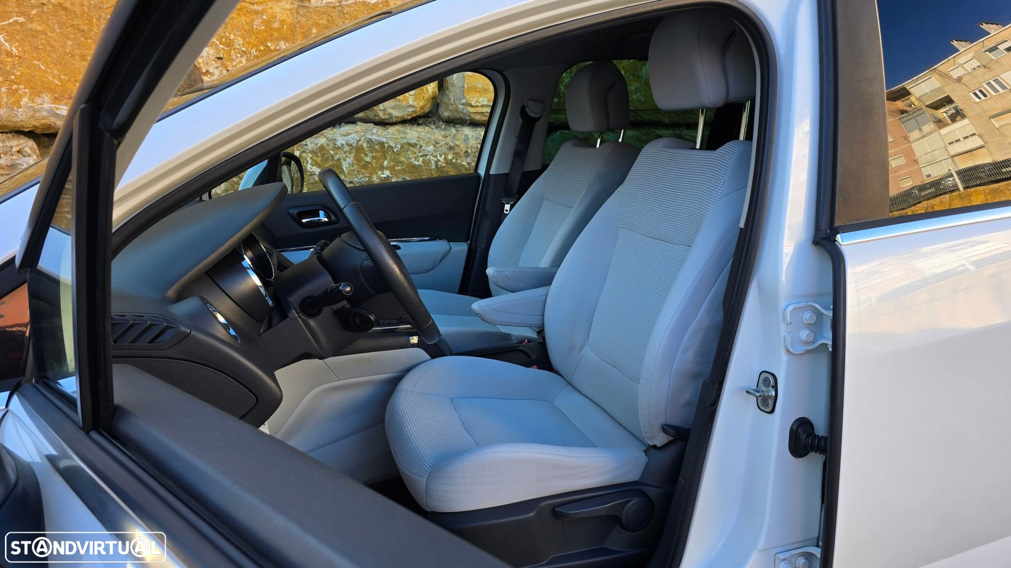 Peugeot 5008 1.6 HDi Executive JLL17 - 26