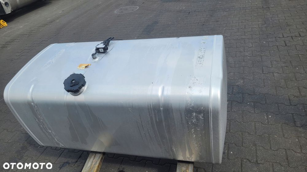 ZBIORNIK PALIWA MAN TGX TGS 490L 133x62x68 - 2