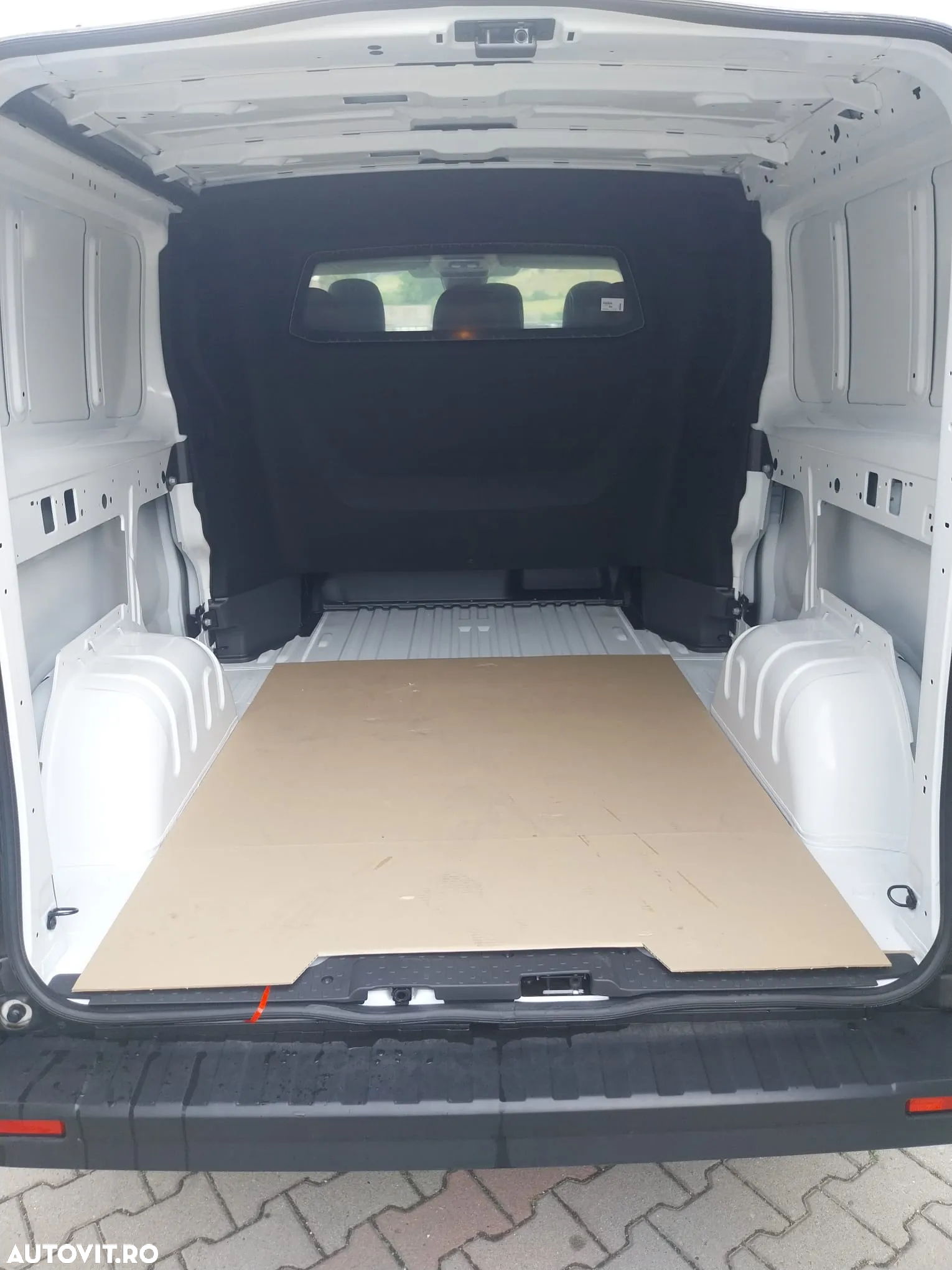 Renault Trafic 2.0 Blue dCi 150 Furgon Cabina Dubla L2H1 - 22