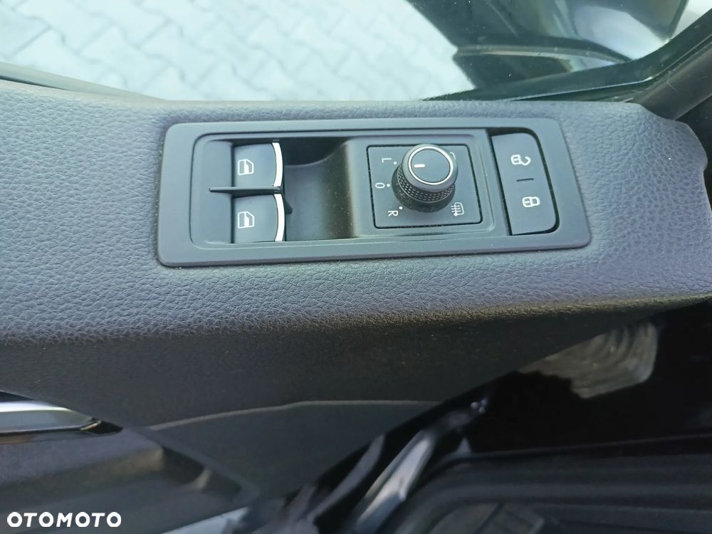 Volkswagen Multivan 2.0 BiTDI L1 70 Years Bulli 4Motion DSG - 18