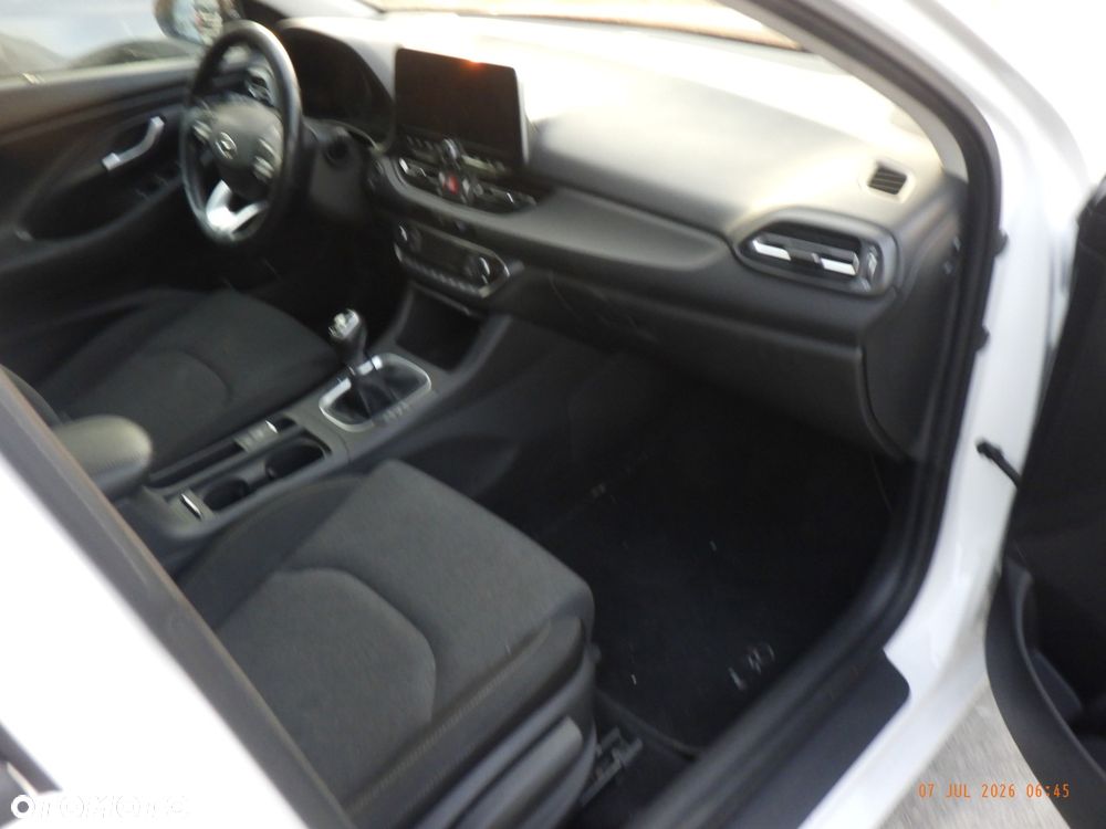 Hyundai i30 1.6 D Premium - 12