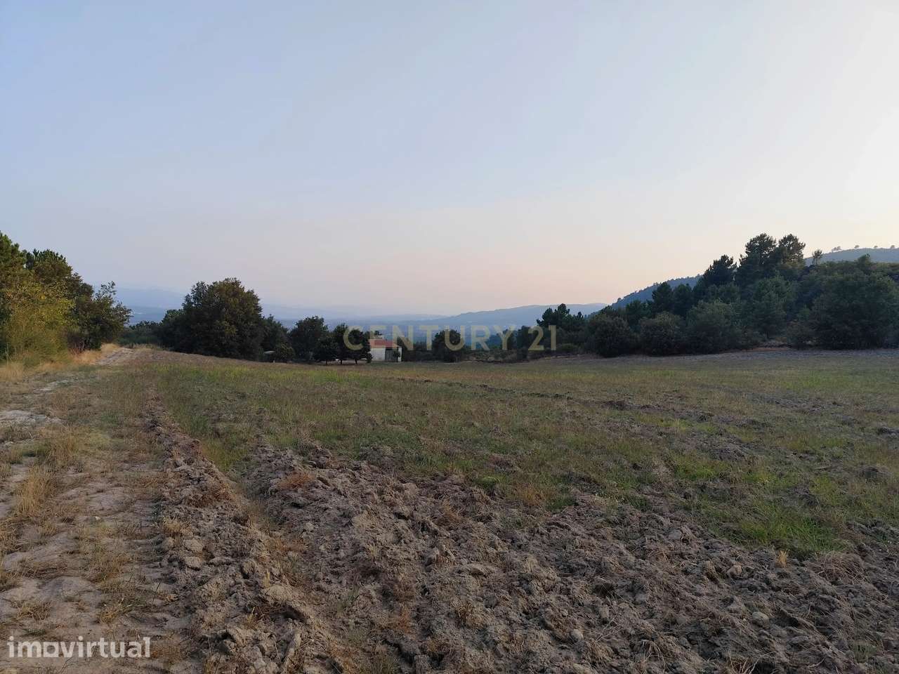 Propriedade Rústica com Cerca de 4,5 Hectares e Armazém | Chaves - Grande imagem: 4/26