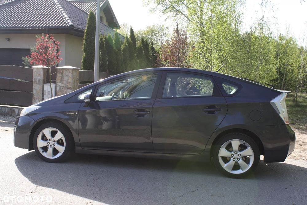 Toyota Prius (Hybrid) Executive - 6