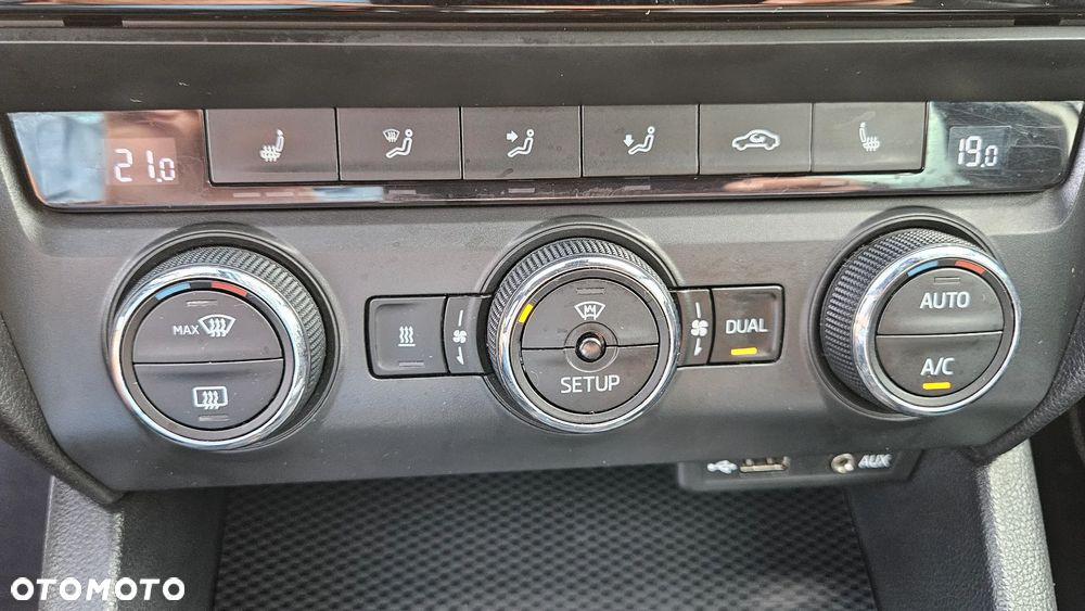 Skoda Octavia Combi 2.0 TDI DSG RS - 23