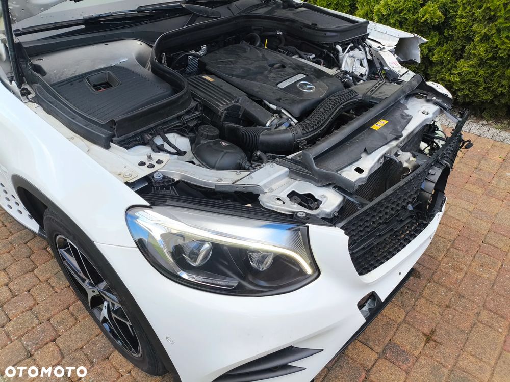 Mercedes-Benz GLC 300 4Matic 9G-TRONIC AMG Line - 28