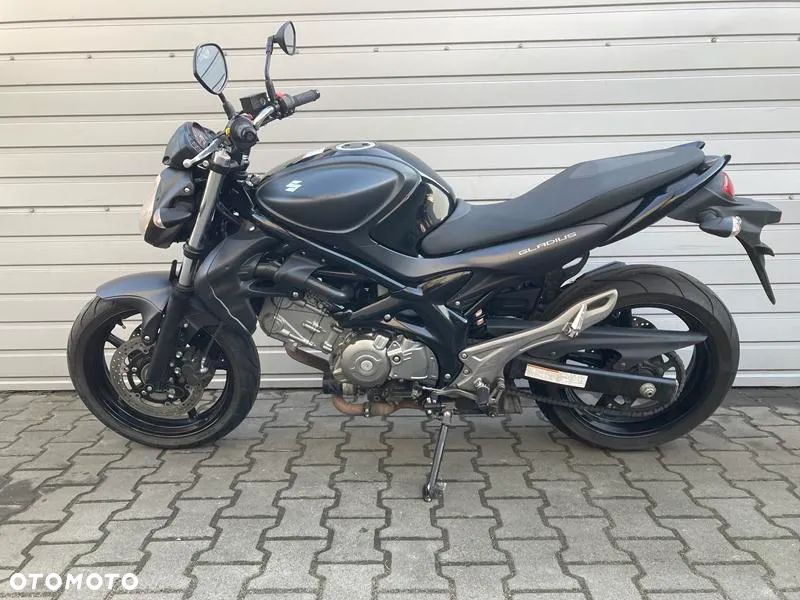 Suzuki Gladius - 2