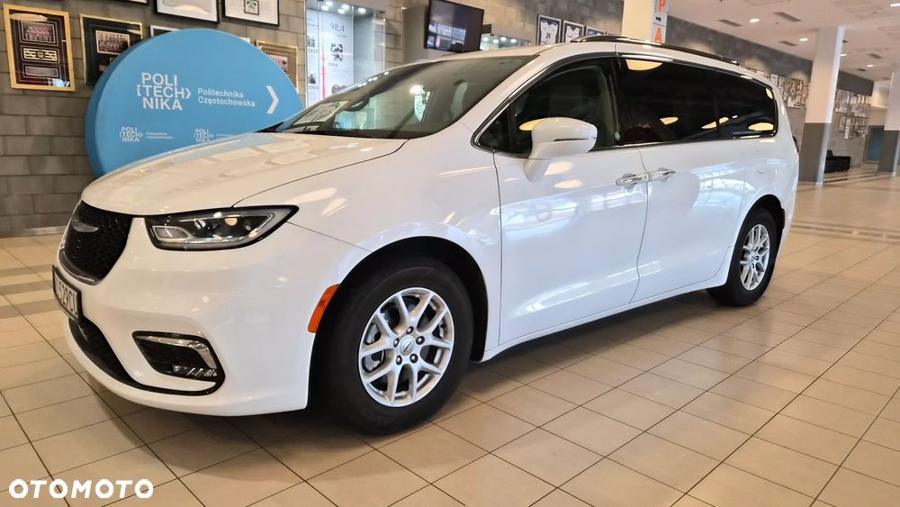 Chrysler Pacifica - 1