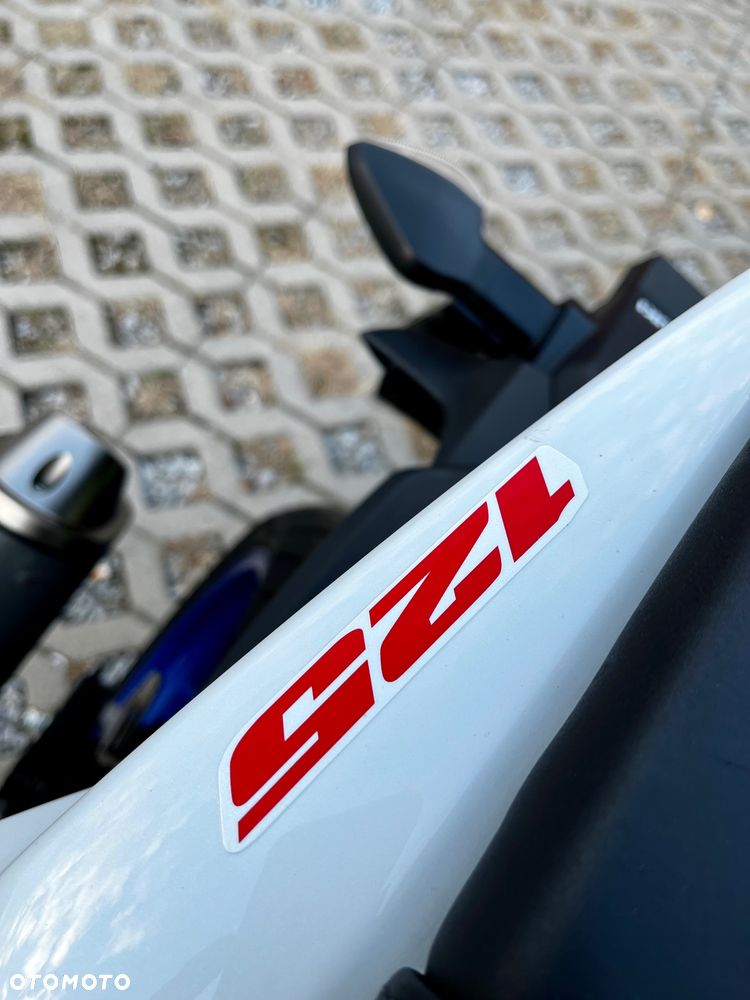 Suzuki GSX - 14
