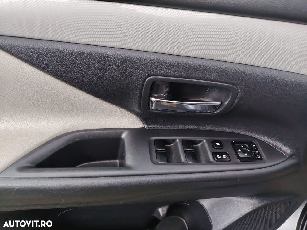 Mitsubishi Outlander 2.0 4WD Plus - 15