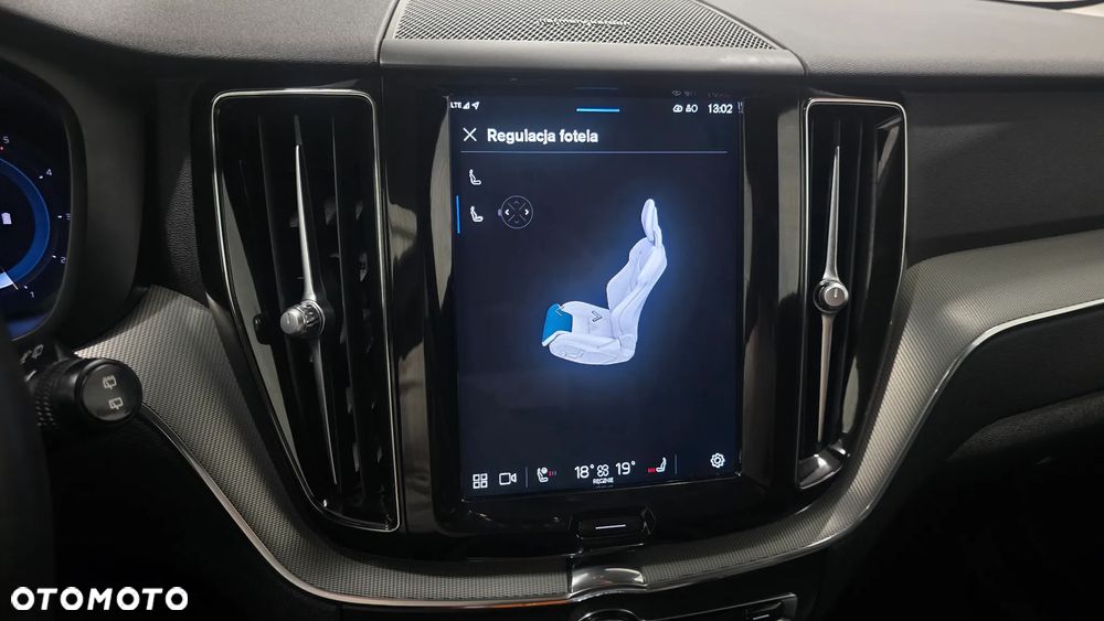Volvo XC 60 B4 D Plus Dark - 36