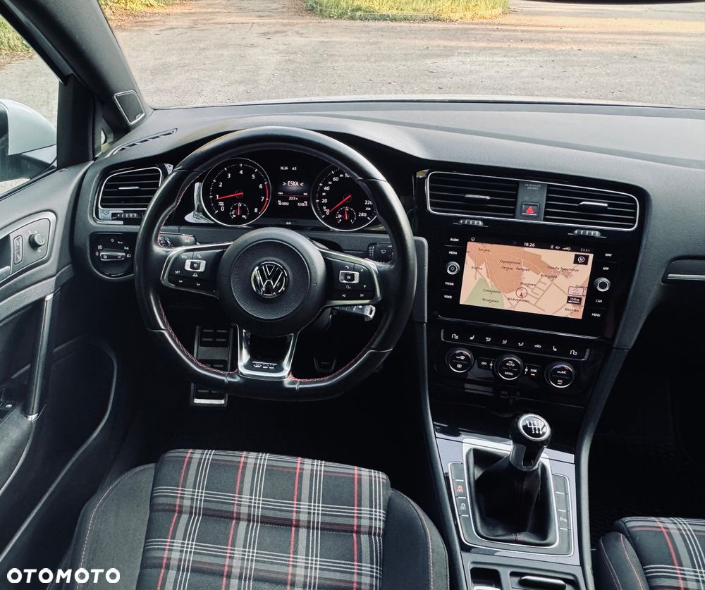 Volkswagen Golf GTI (BlueMotion Technology) - 15