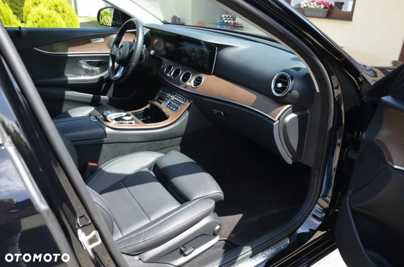 Mercedes-Benz Klasa E 350 d 4Matic T 9G-TRONIC Avantgarde - 23
