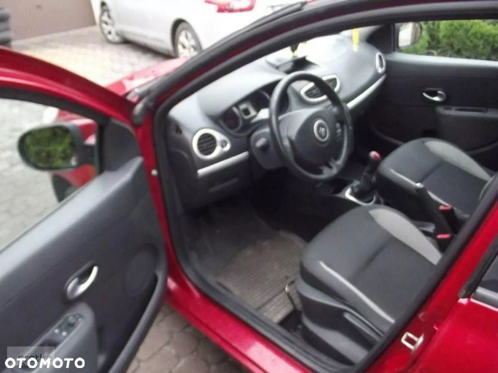 Renault Clio 1.2 16V Authentique - 8