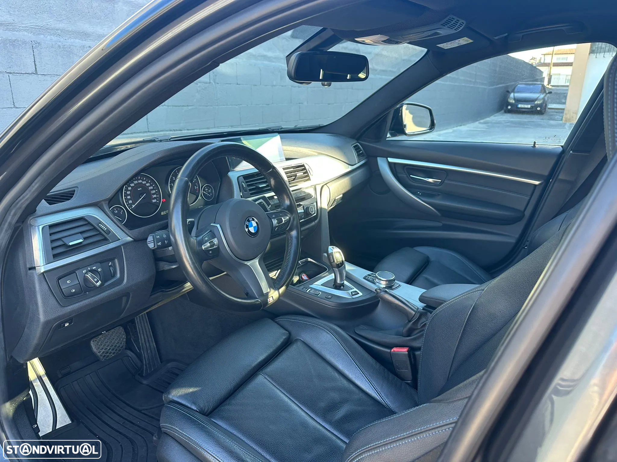 BMW 330 e iPerformance Pack M Shadow - 12