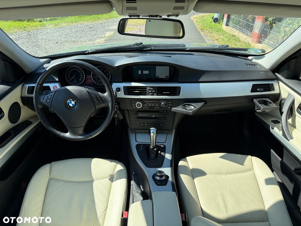 BMW Seria 3 325i Touring - 16