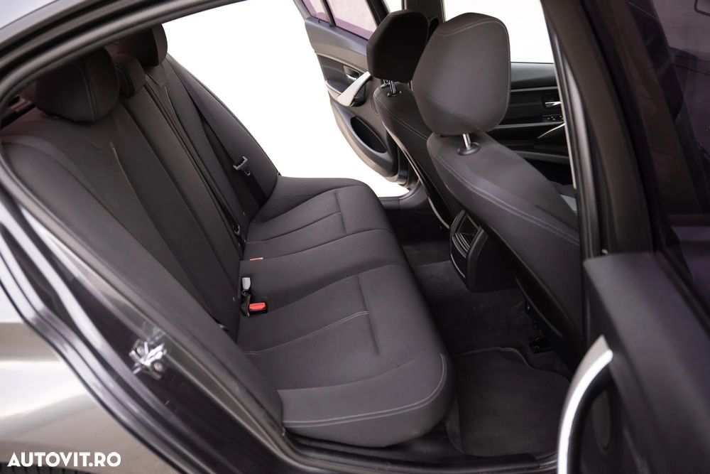 BMW Seria 3 320d Aut. Efficient Dynamics Edition - 9