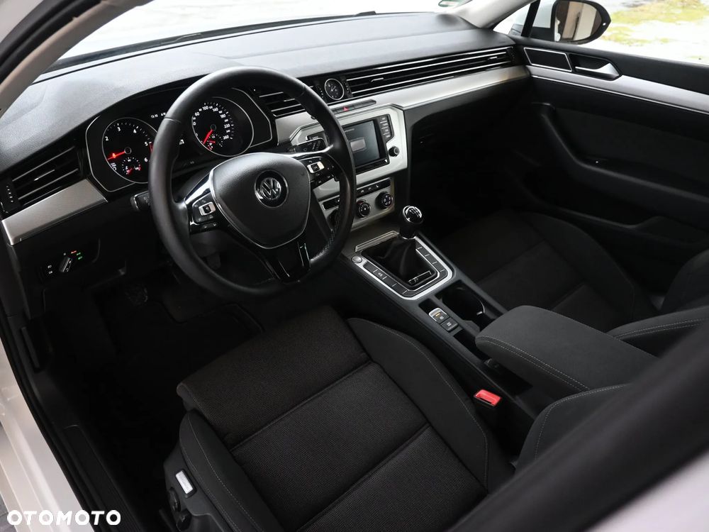 Volkswagen Passat 1.6 TDI (BlueMotion Technology) Comfortline - 17