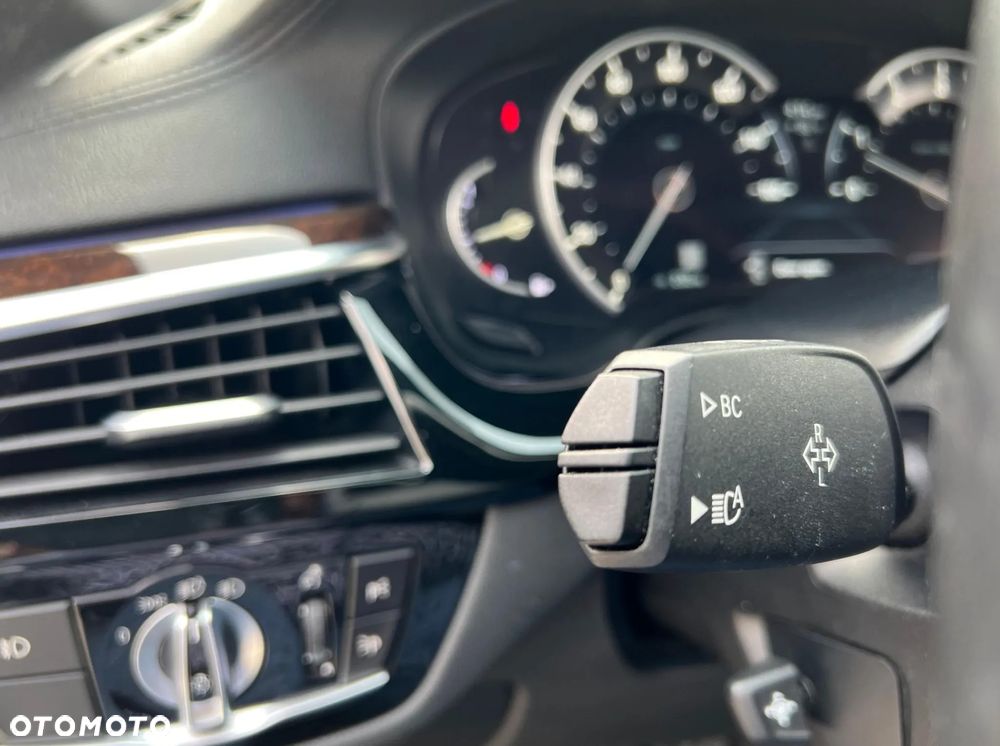 BMW Seria 5 530i xDrive M Sport Edition - 12