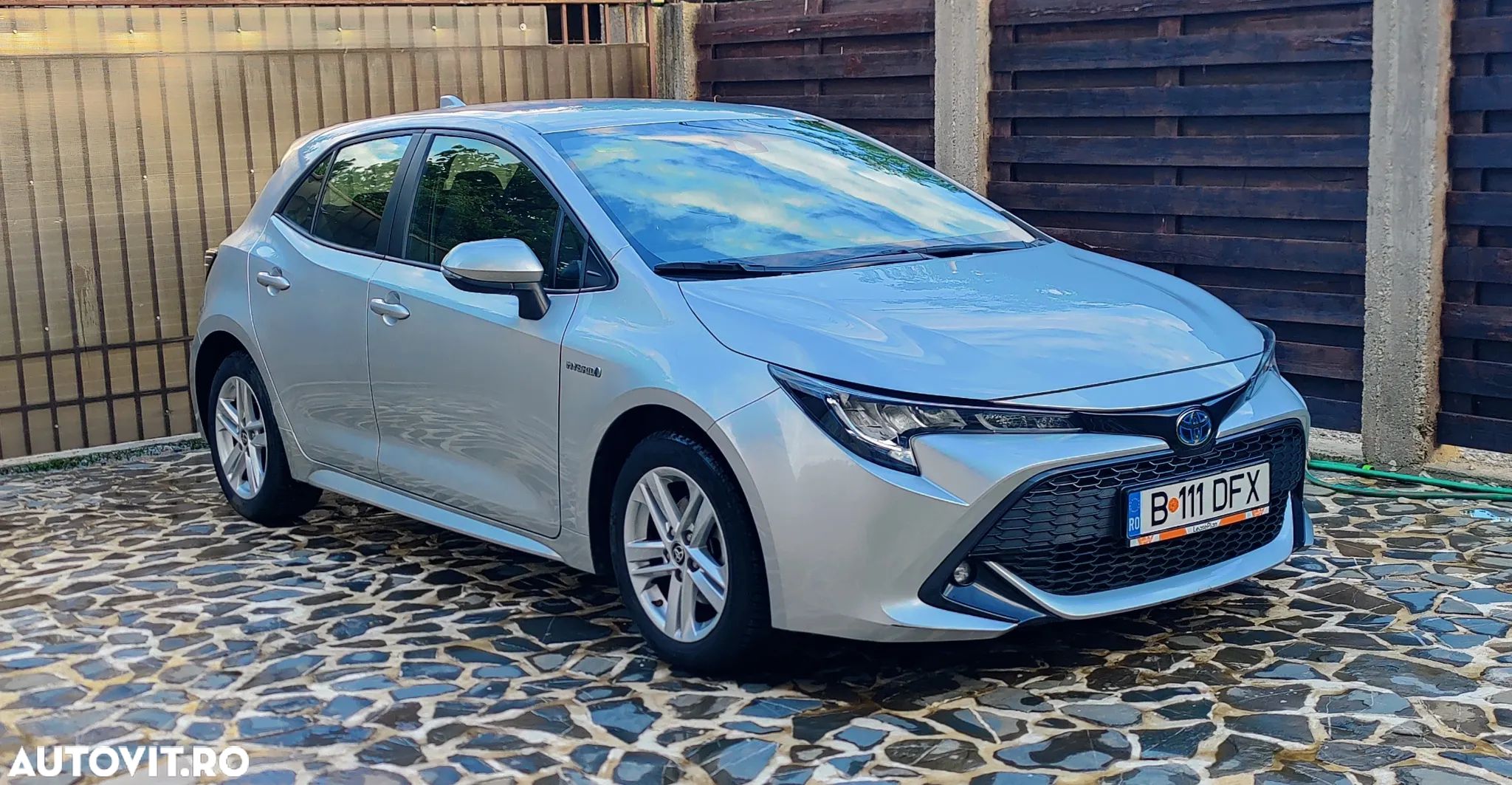 Toyota Corolla 1.8 HSD Dynamic - 1