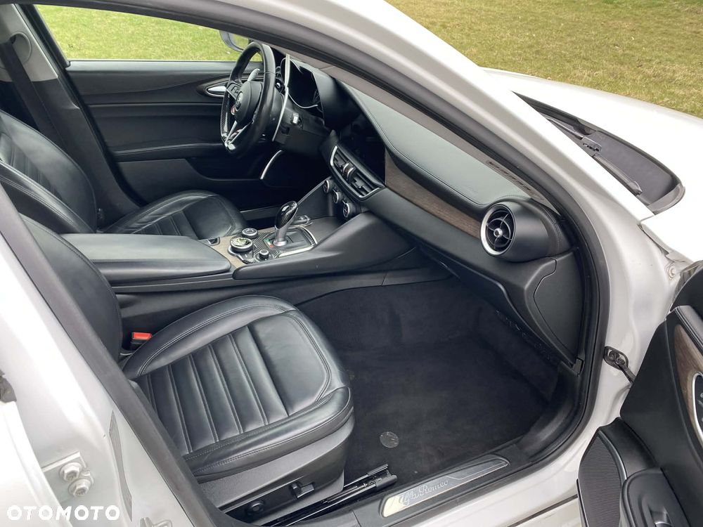 Alfa Romeo Giulia 2.2 AT8 Super - 13