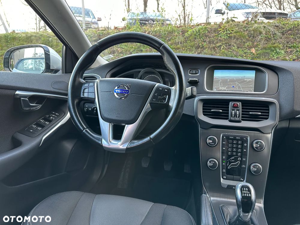 Volvo V40 D4 Drive-E Momentum - 8