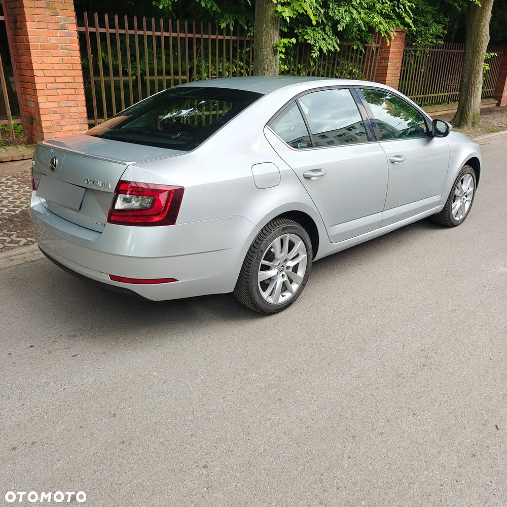 Skoda Octavia 2.0 TDI 4x4 Style DSG - 6