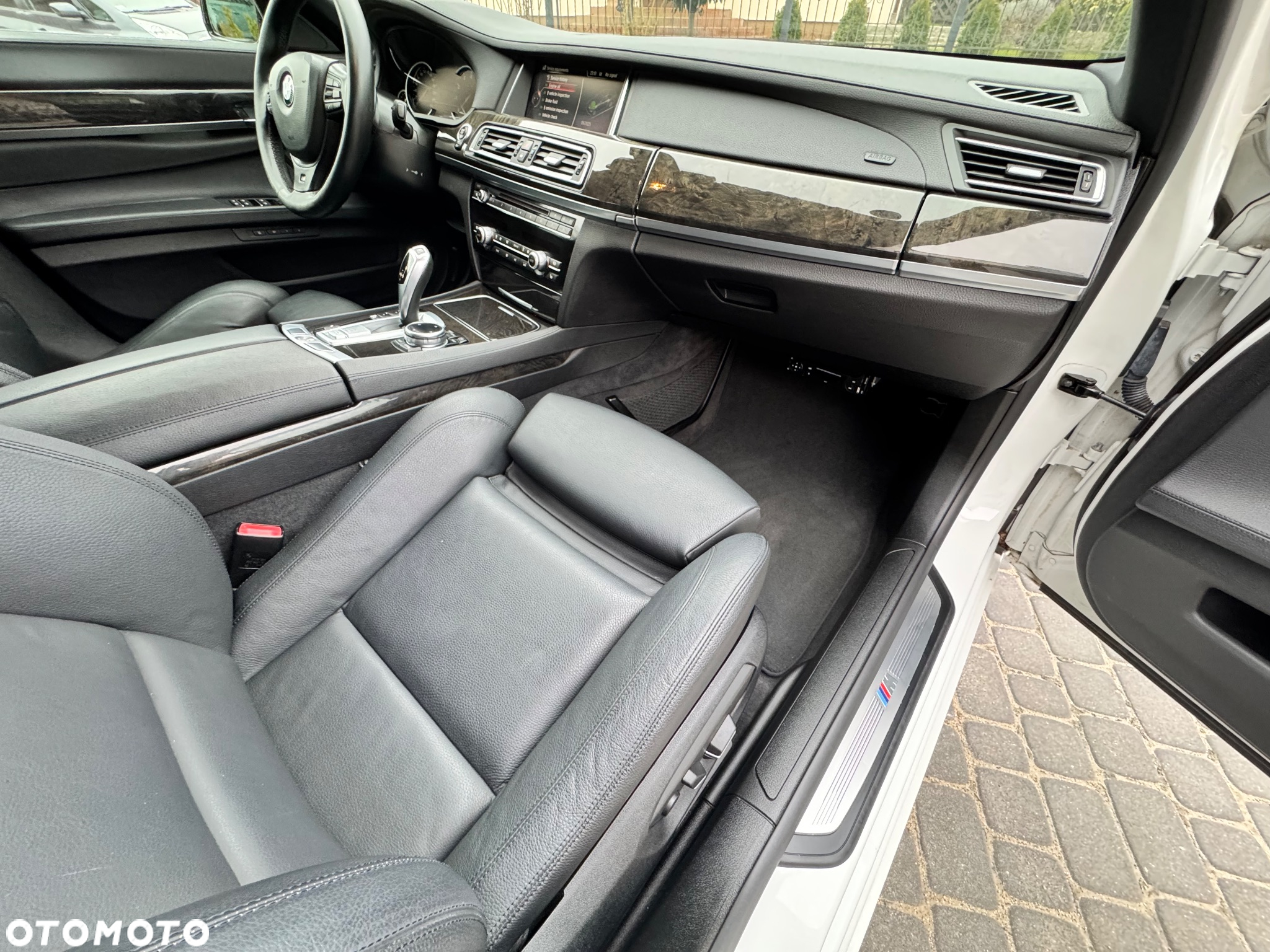 BMW Seria 7 740i - 23