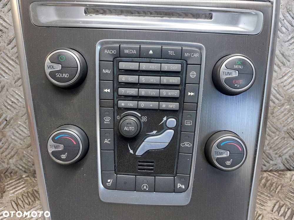 PANEL NAWIEWU + PANEL RADIA WODOSPAD VOLVO XC60 I - 2
