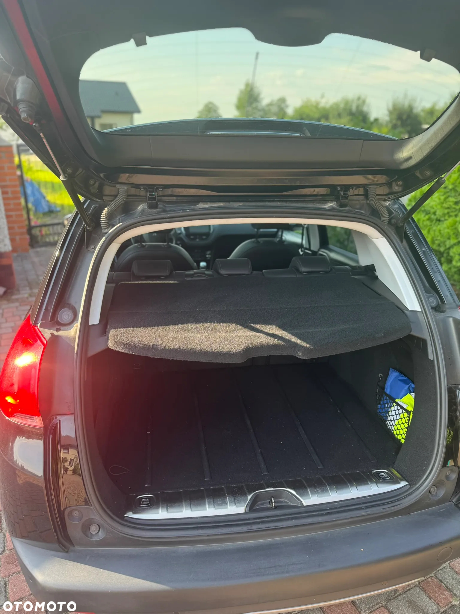 Peugeot 2008 1.6 e-HDi Allure S&S - 17