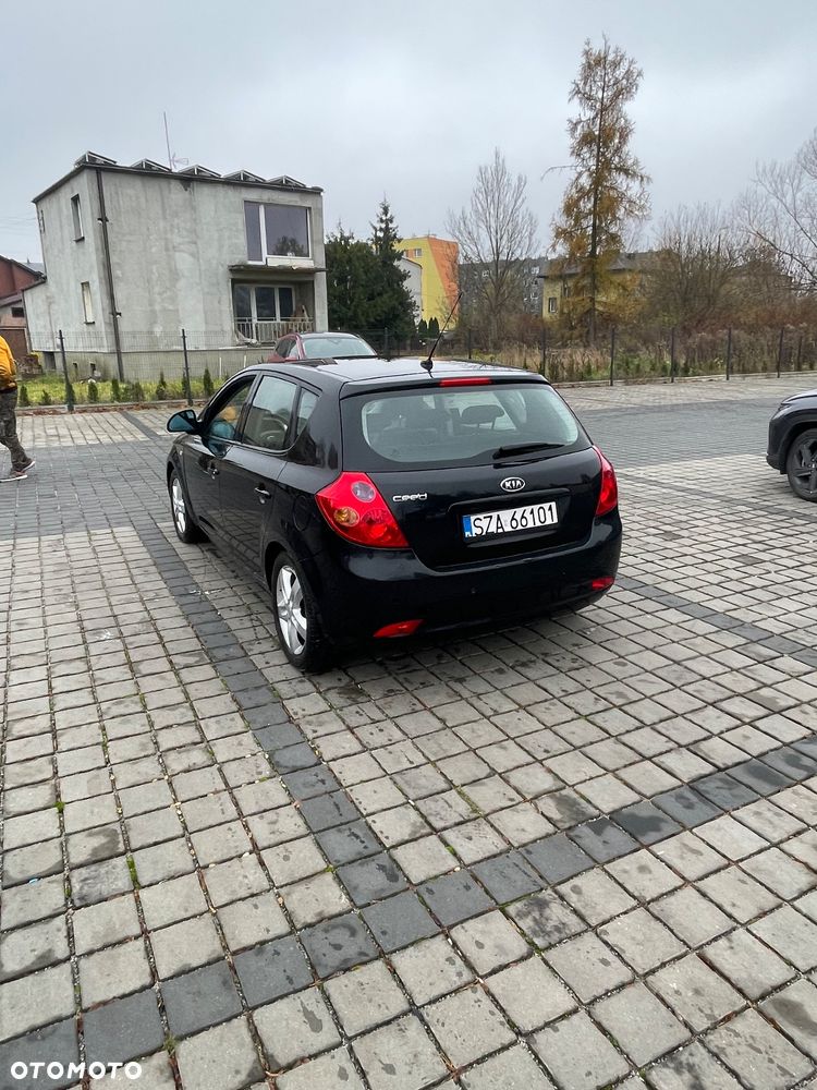 Kia Ceed - 4