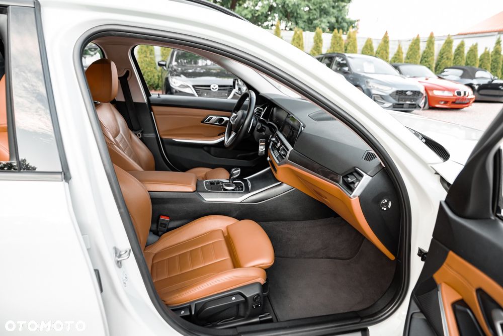 BMW Seria 3 330d xDrive M Sport - 25