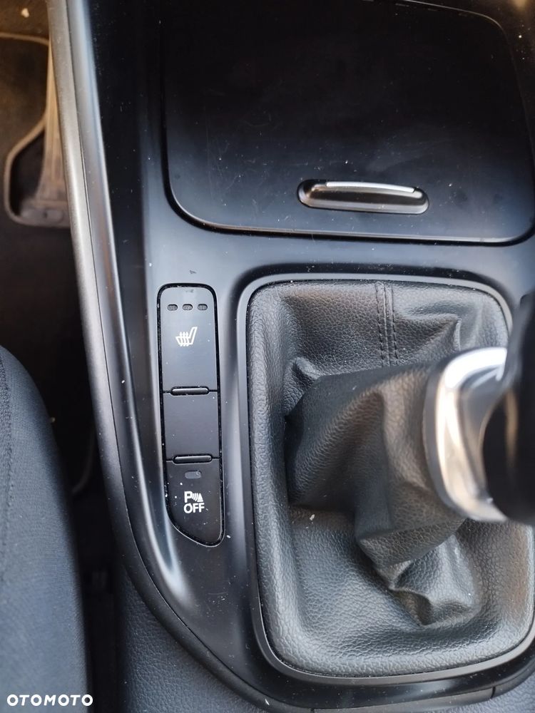 Kia Carens 1.6 GDI M - 19