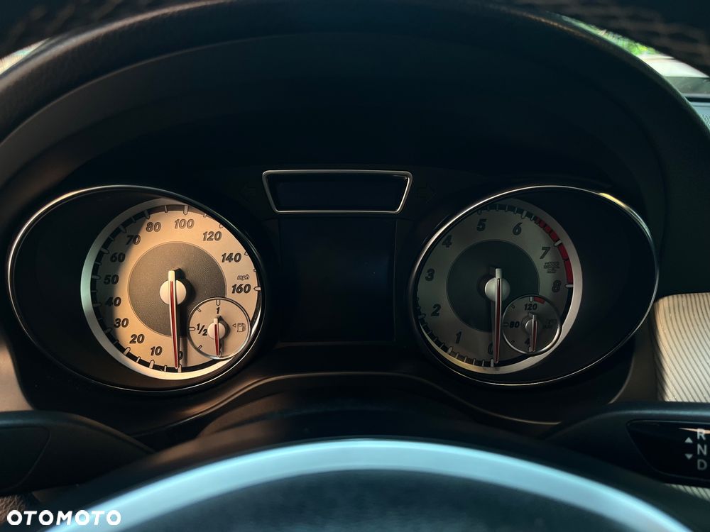 Mercedes-Benz CLA 250 4Matic 7G-DCT - 14