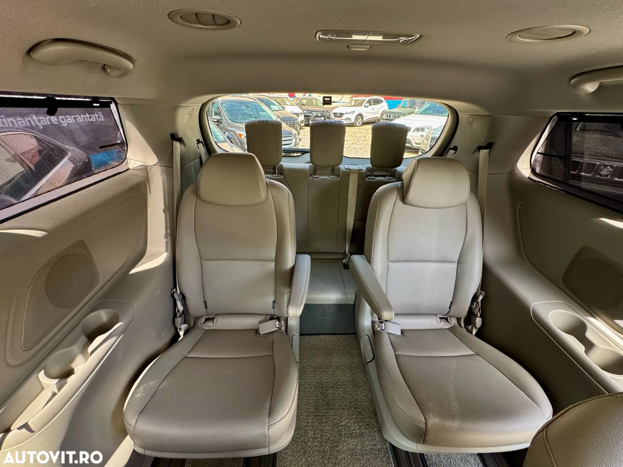 Kia Carnival - 8