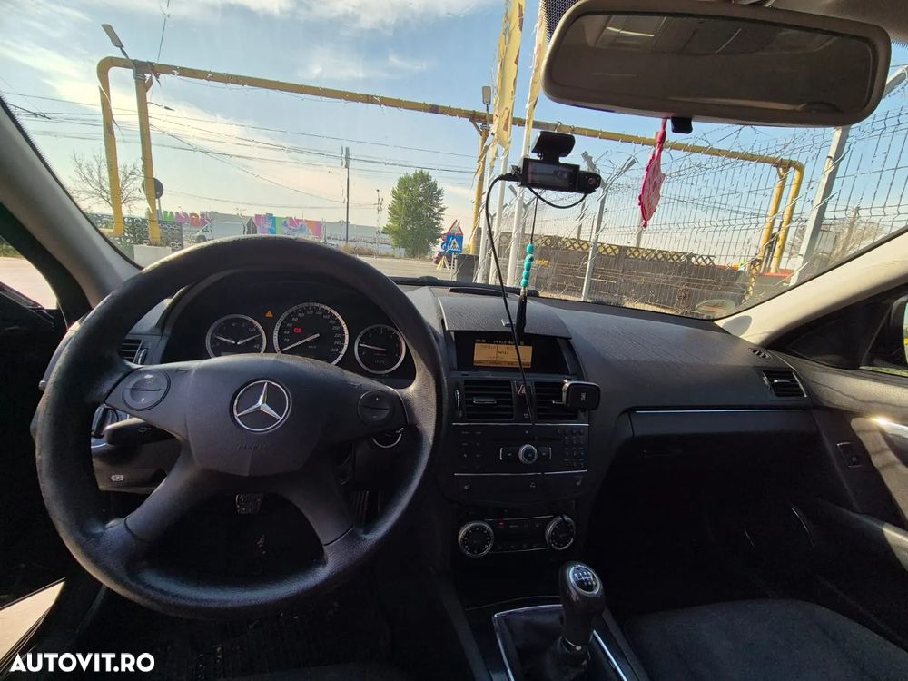 Mercedes-Benz C 220 T CDI Classic - 12
