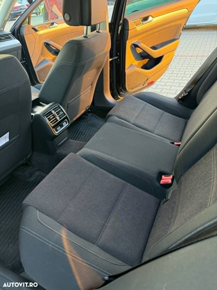 Volkswagen Passat 2.0 TDI DSG 4Motion R Executive - 4