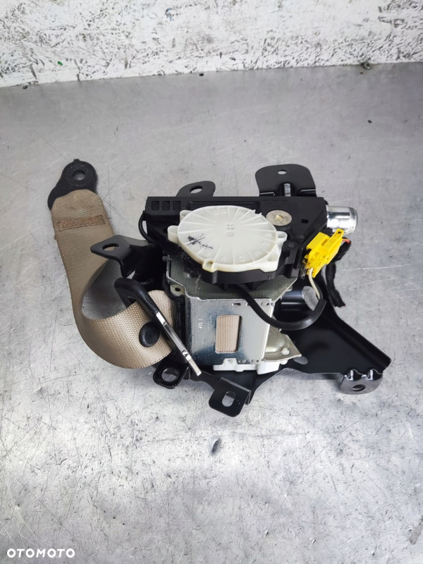 MERCEDES W204 PAS BEZPIECZEŃSTWA PRAWY TYŁ KREMOWY JASNY A2048600885