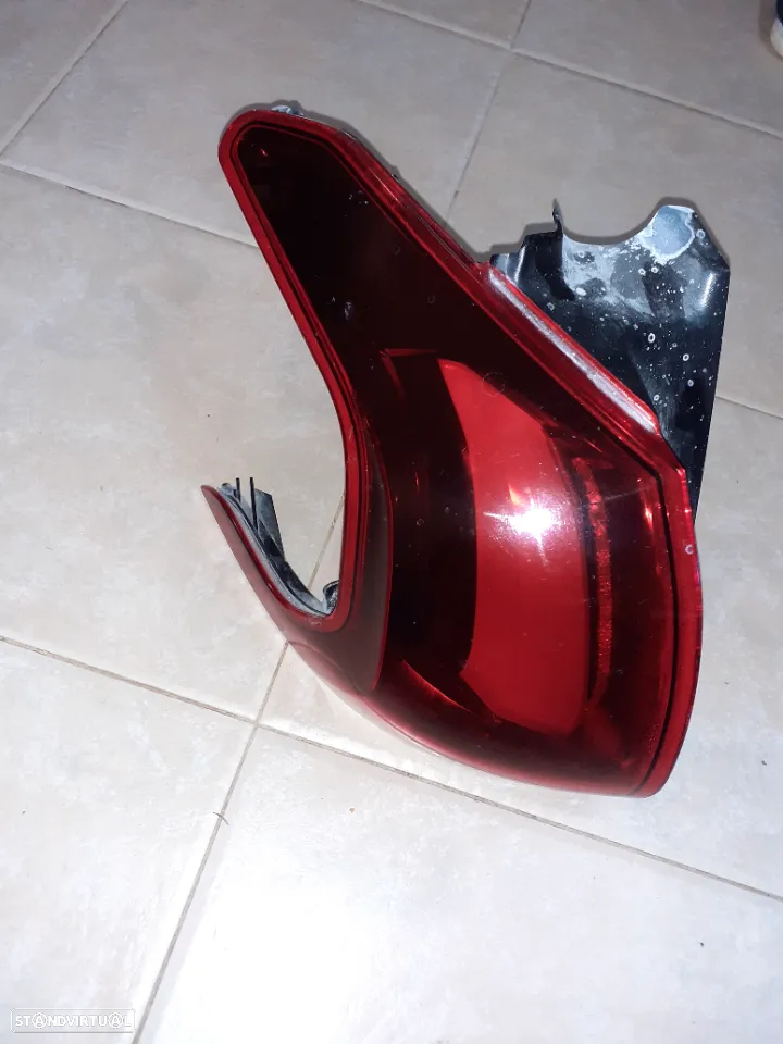 Farol traseiro farolin lado condutor peugeot 2008 - 2